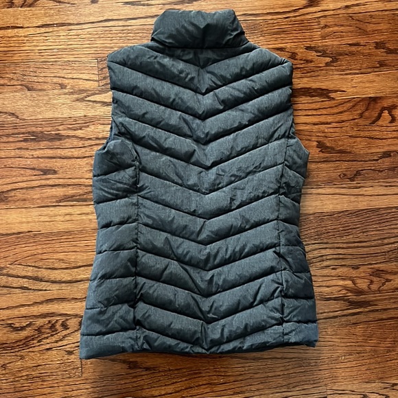 Mountain warehouse vest. Size 4. - Picture 2 of 3